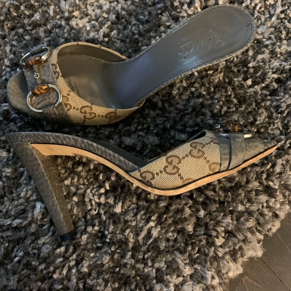 ❌SOLD❌Gucci Logo & Horsebit Grey Slip On Heels - Picture 5 of 8